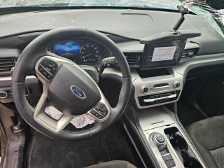2024 Ford Explorer XLT - Interior Steering Wheel With Keys Image